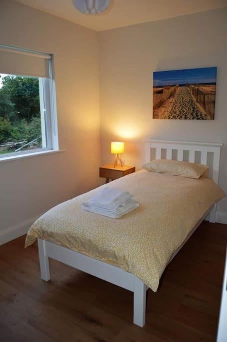 Twin Lake View - Bungalow In Pontoon Foxford Dış mekan fotoğraf