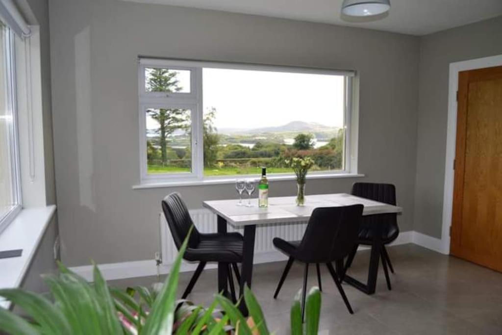Twin Lake View - Bungalow In Pontoon Foxford Dış mekan fotoğraf
